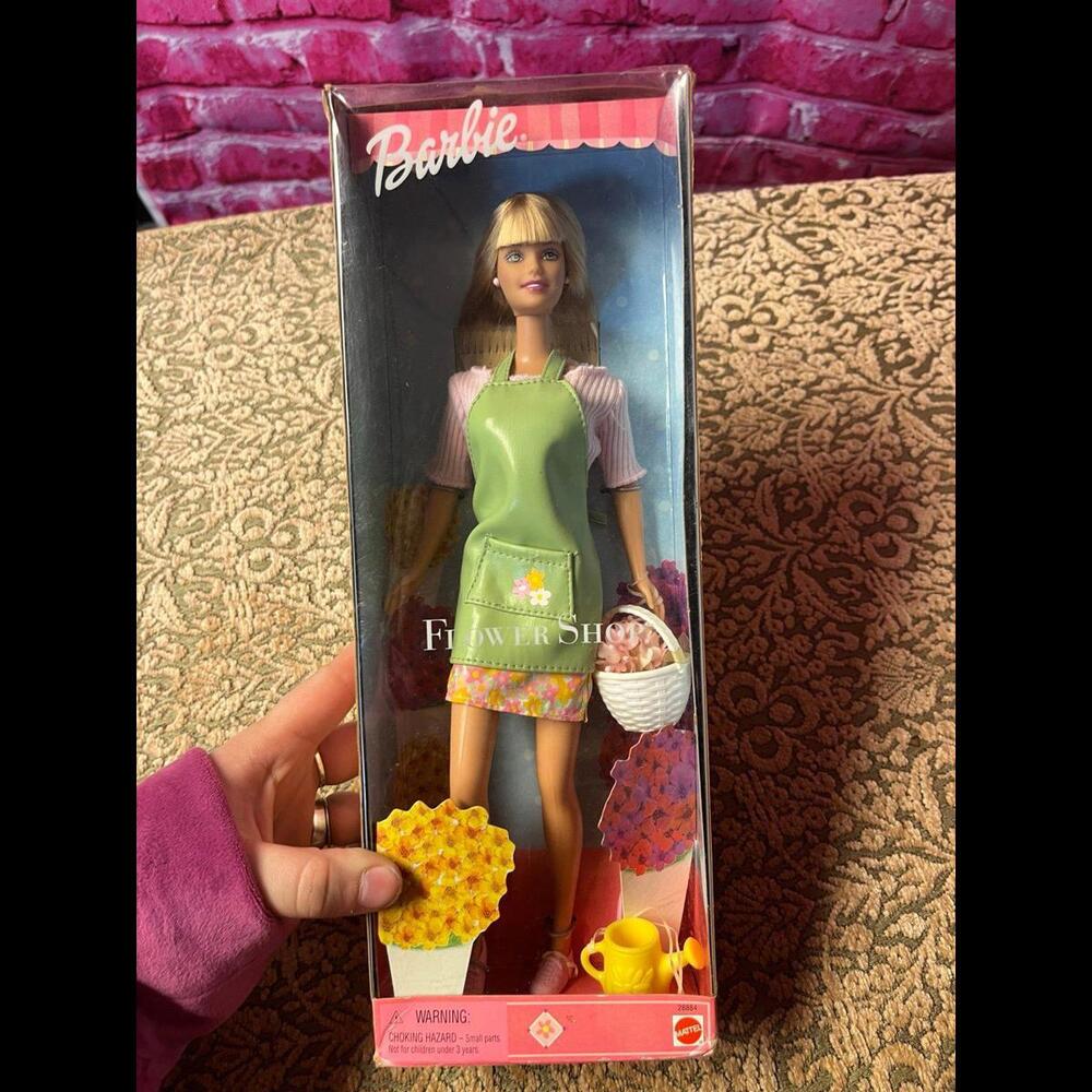 FLOWER‎ SHOP BARBIE 1999 FLORIST GIFTSET, BASKET & WATER CAN, APRON NEW MIB